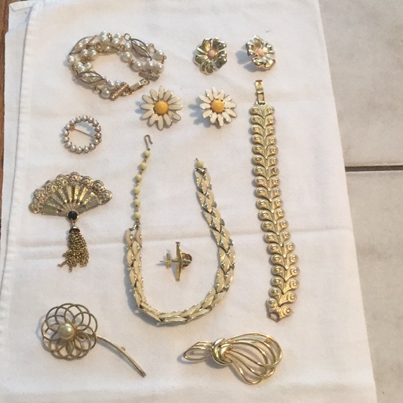 Fashion Jewelry 🌹 Jewelry - 🌹Too Cool Mystery Bundle Lot of Assorted Jewelry
